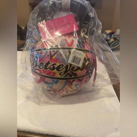 NWT!! Betsey Johnson graffiti heart basketball purse - Picture 2 of 6